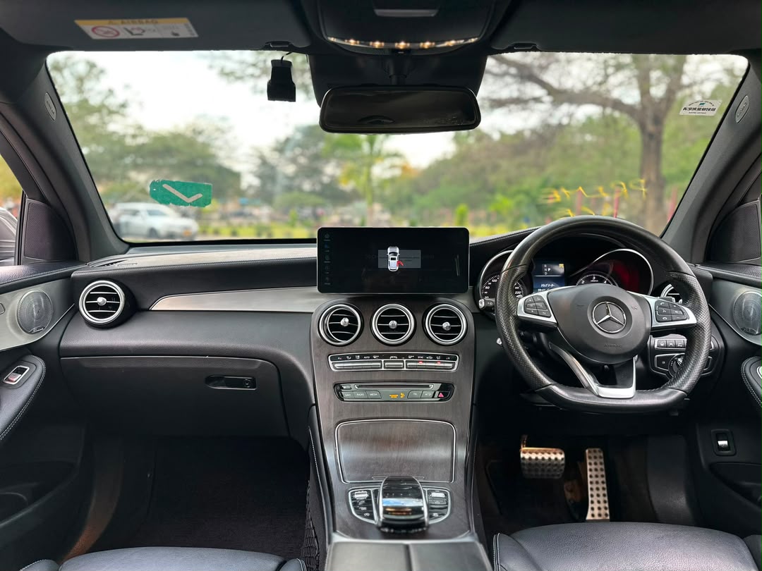 Mercedes Benz thumbnail 3